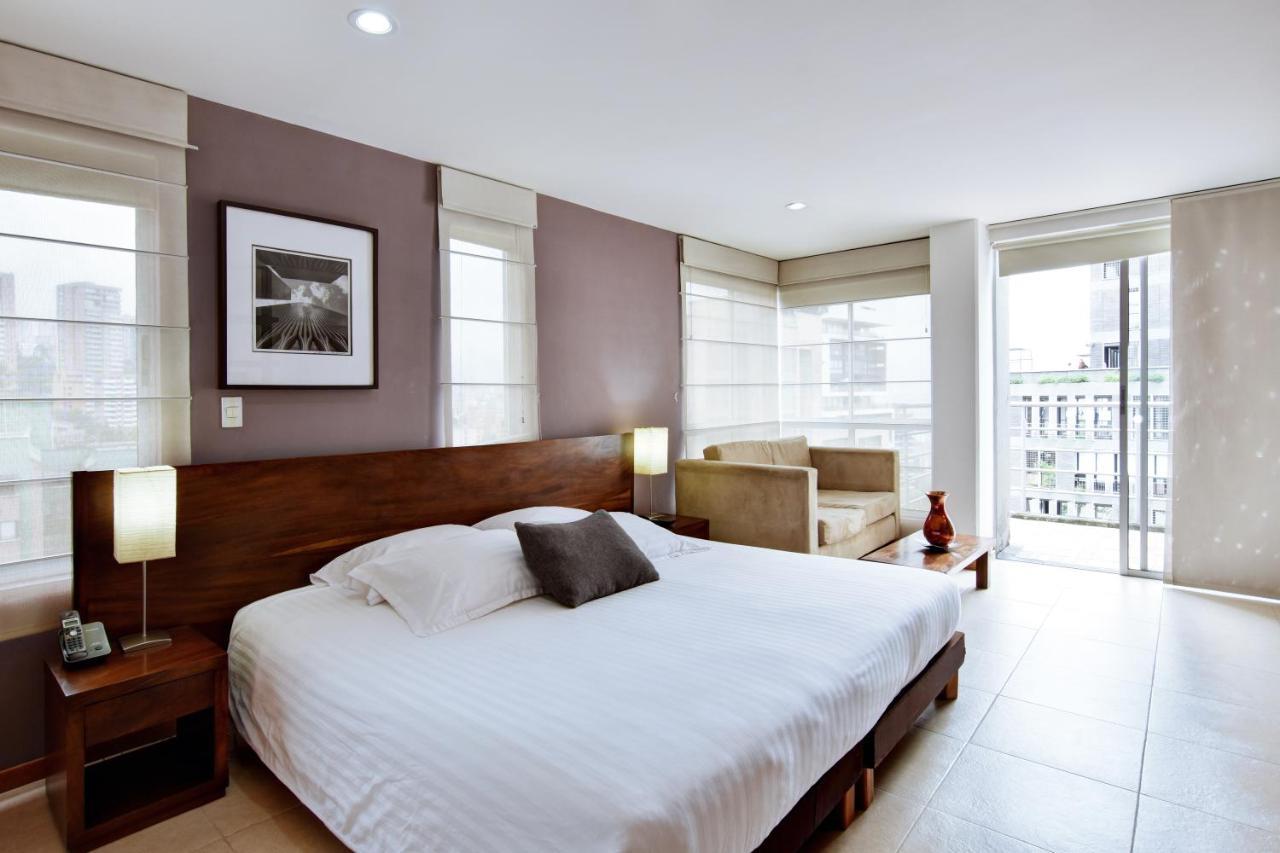 Cyan Suites Poblado By Mde Bnb Medellin Exterior photo